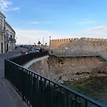Ortigia Adriana Souite\'